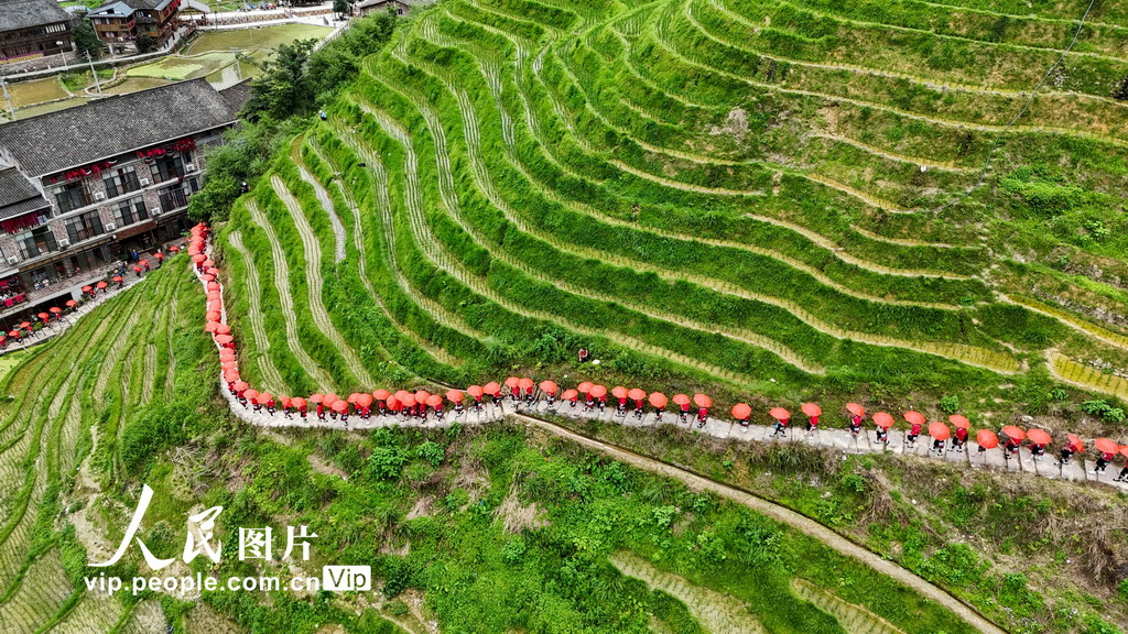 广西龙胜：欢度多彩“晒衣节”