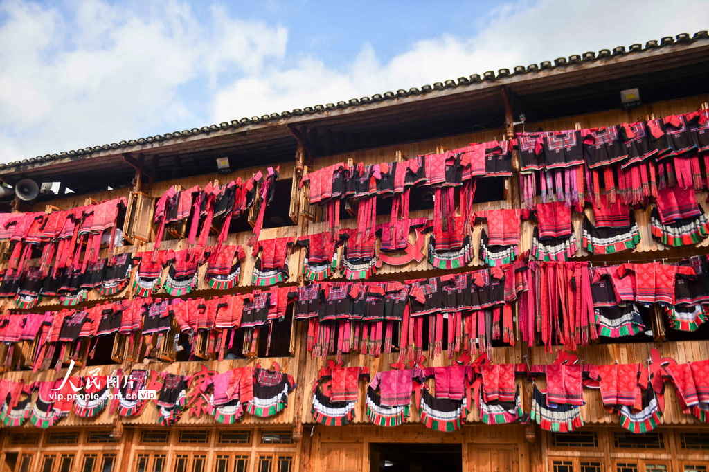 广西龙胜：欢度多彩“晒衣节”