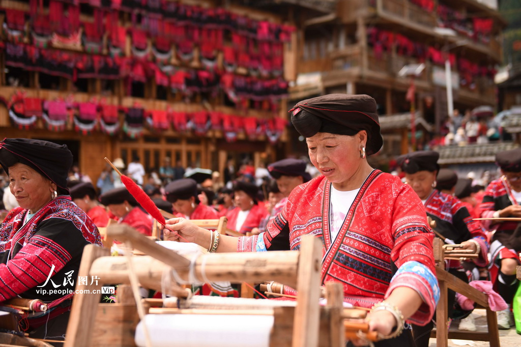 广西龙胜：欢度多彩“晒衣节”